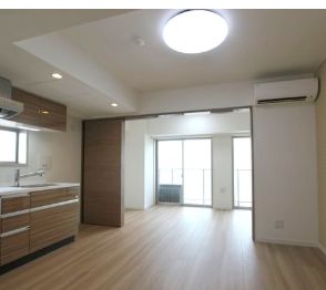 居室・リビング　こちらのリビングで趣味の時間をお楽しみください