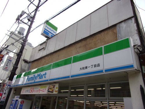 コンビニ　ファミリーマート（コンビニ）まで115m