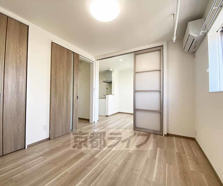 居室・リビング　落ち着いた雰囲気のお部屋です