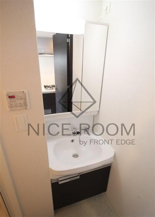 洗面設備　ララプレイス梅田西イルミナーレ　独立洗面台