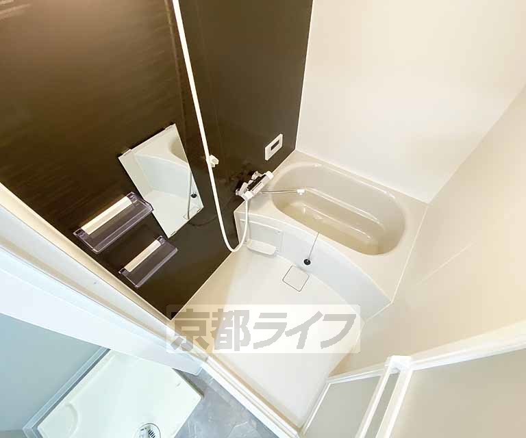 バス・シャワールーム　清潔感あるバスルーム