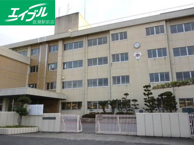 中学校　岡山市立芳田中学校（中学校）まで1135m