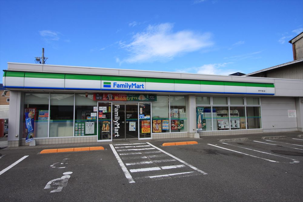 コンビニ　ファミリーマート伊予下吾川店（コンビニ）まで95m