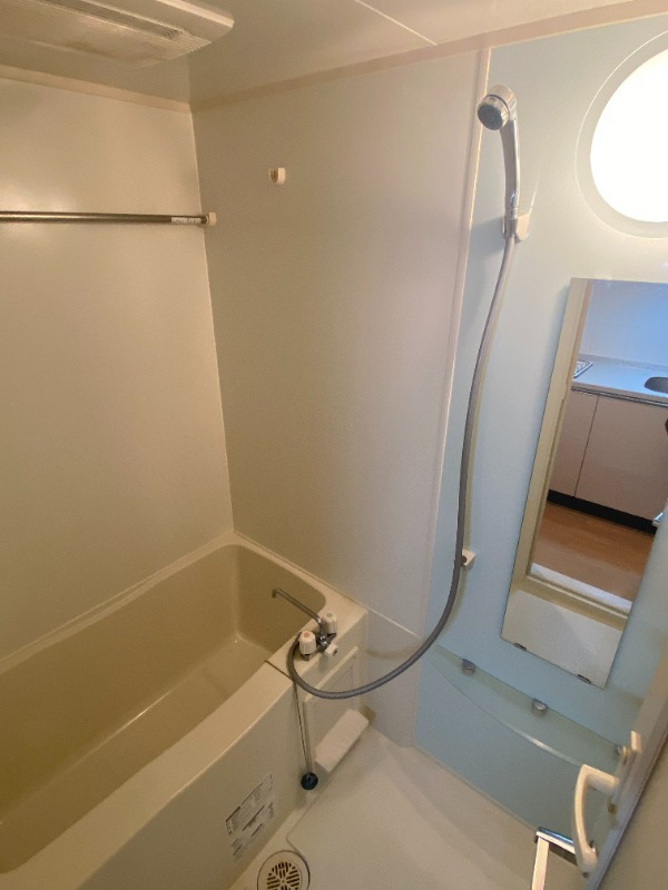 バス・シャワールーム　浴室乾燥機付き♪