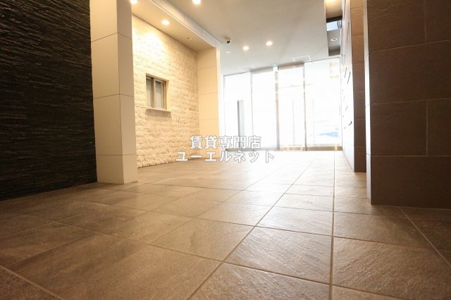 エントランス　毎日通る場所だからこそ、洗練された空間に