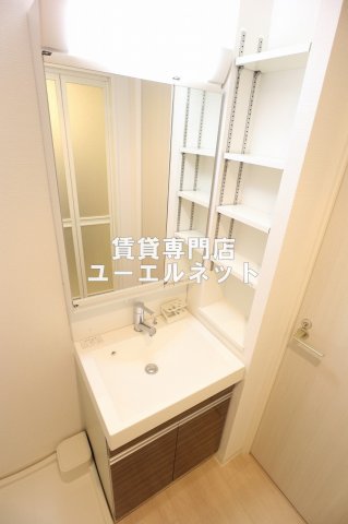 洗面設備　清潔感ある独立洗面台で毎日気持ちよく♪