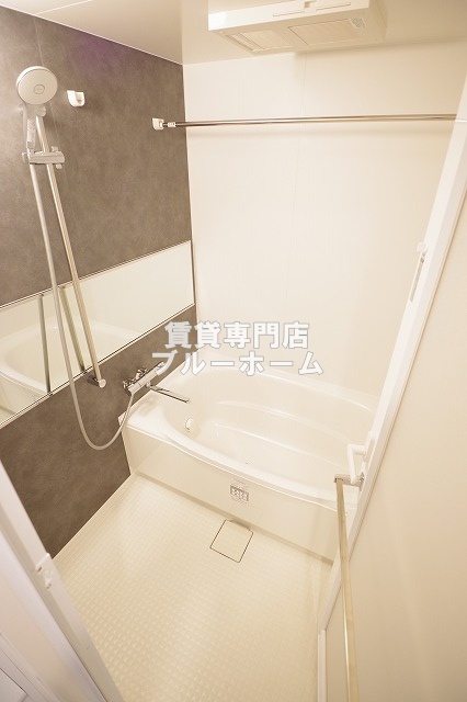 バス・シャワールーム　お風呂は浴室乾燥機付き！