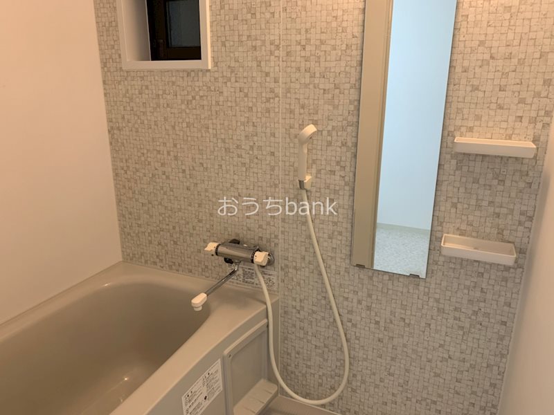 バス・シャワールーム　清潔感のあるお風呂で一日の疲れを癒しましょう。