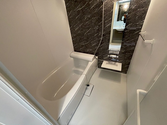 バス・シャワールーム　一坪風呂でゆったり入浴できますよ☆