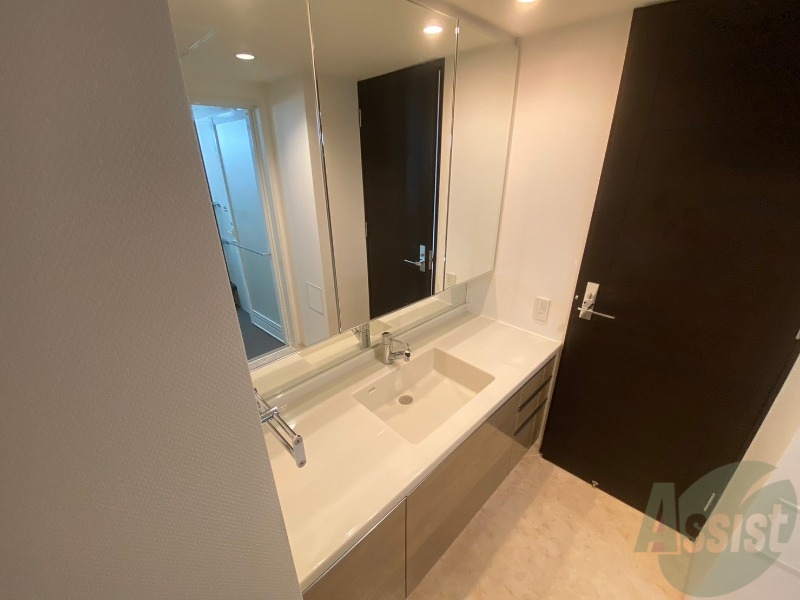 洗面設備　独立洗面台です。広くて使いやすそうです！