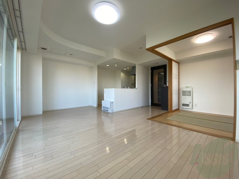 居室・リビング　広くてキレイなお部屋が広がっていて、充実した生活が送れそう。