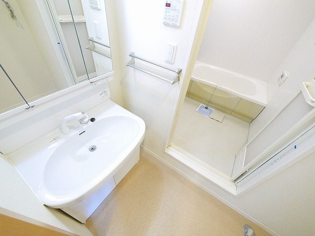 洗面設備　コンパクトで使いやすい洗面所