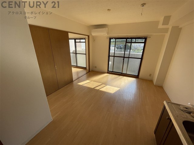 居室・リビング　壁付けキッチンでスペースを有効活用できます！