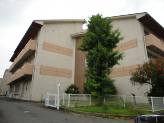 小学校　四日市市立 塩浜小学校（小学校）まで1357m