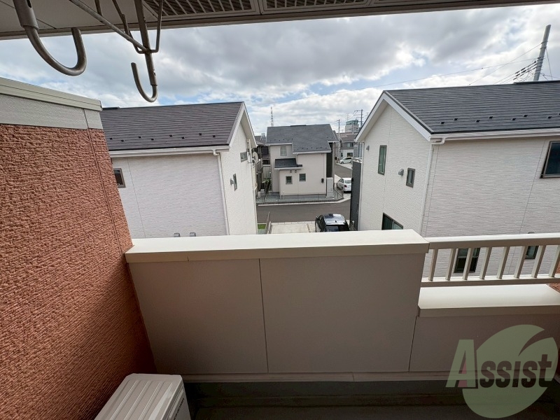 バルコニー　バルコニーがあるので洗濯物も干せますね。