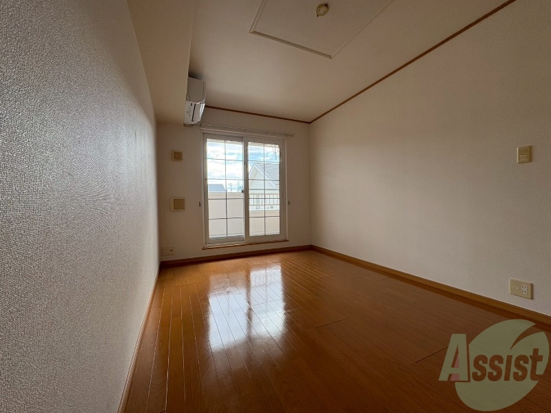 居室・リビング　１１．３帖のリビングです。お部屋を広く使えます。