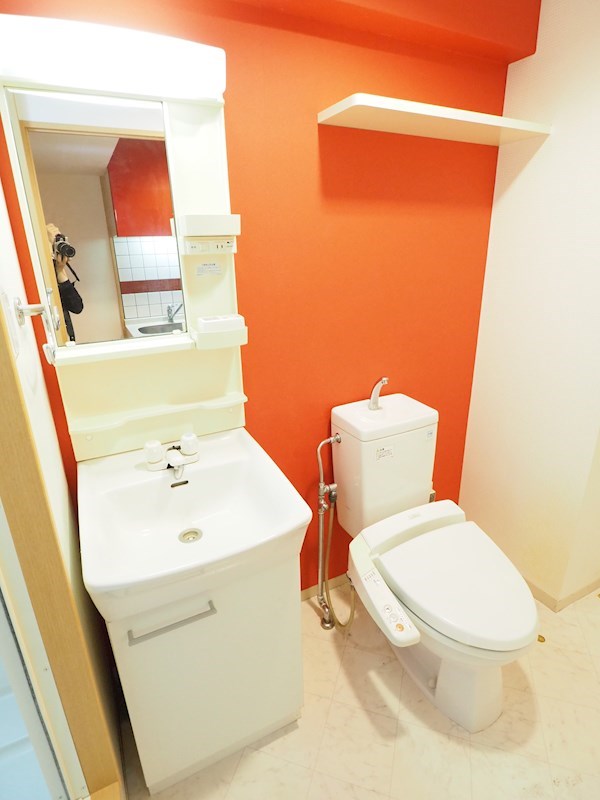 洗面設備　洗面化粧台。