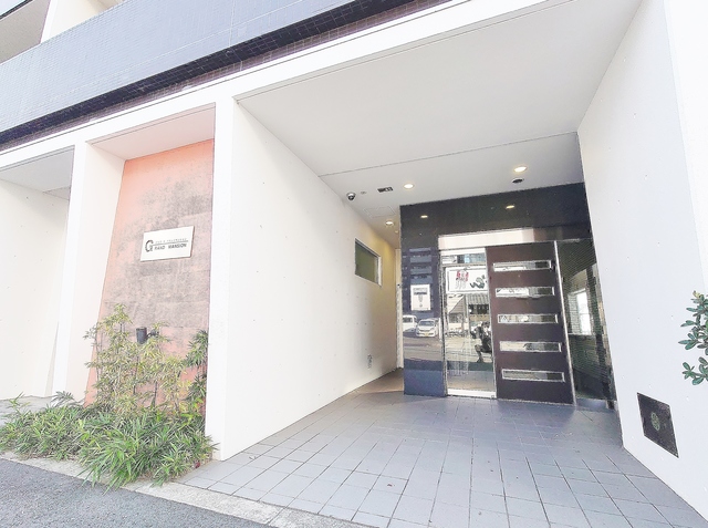 エントランス　オートロック・宅配ＢＯＸ／エレベーター付き