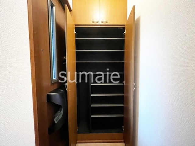 玄関　シューズボックスです☆