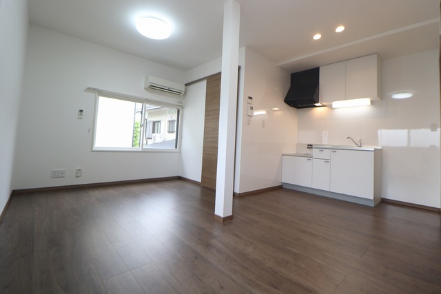 居室・リビング　部屋中心の柱は大事な柱です