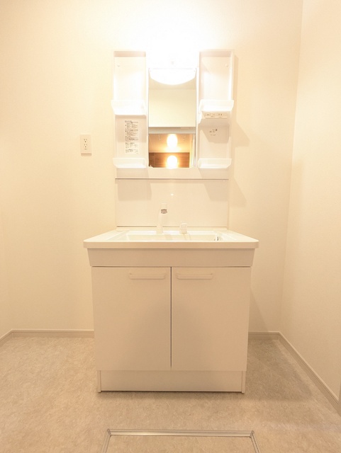 洗面設備　シャワー付き洗面台