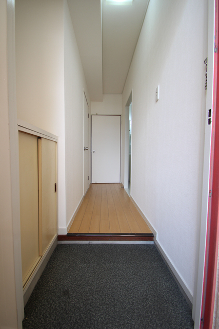 玄関　※他のお部屋の参考写真です