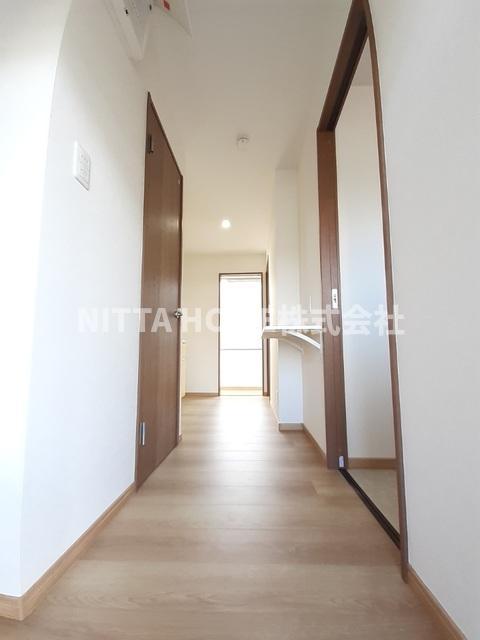 玄関　十分なスペースの玄関です☆彡