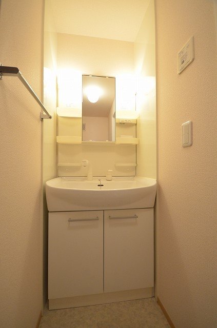 洗面設備　同物件別号室です。