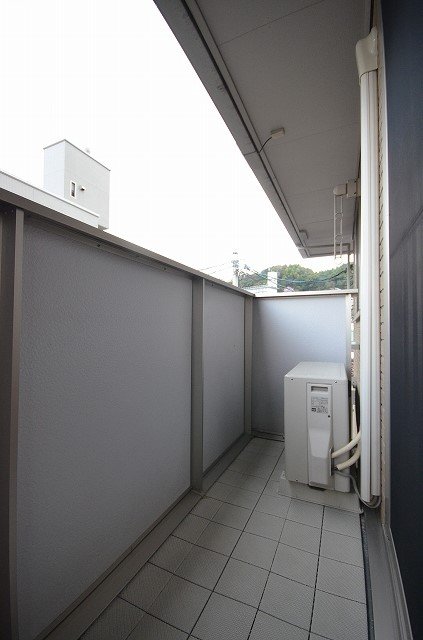 バルコニー　同物件別号室です。