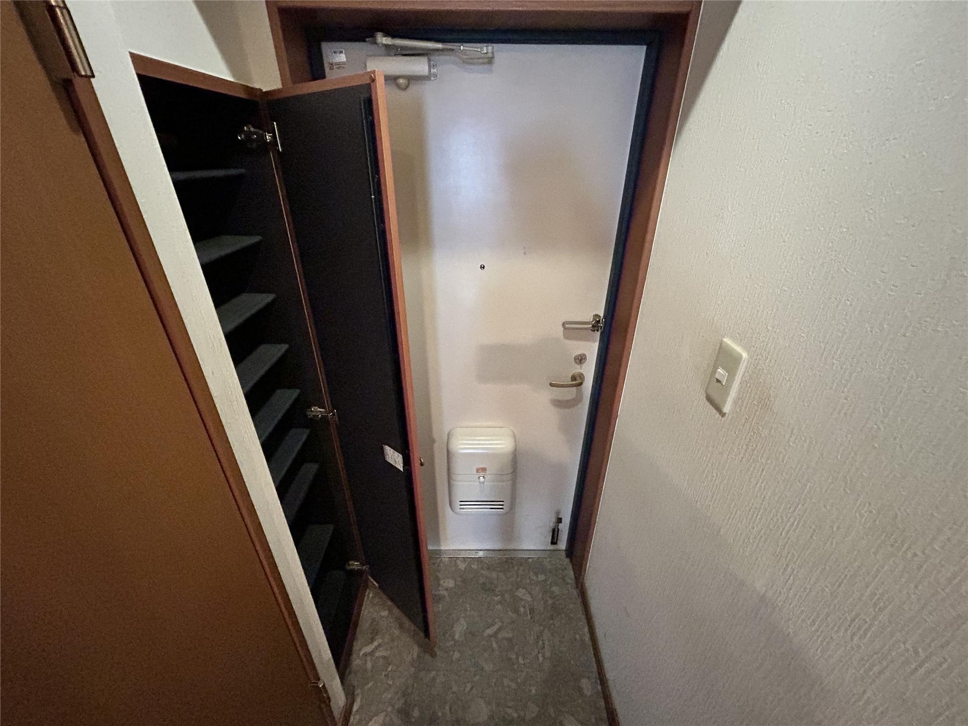 玄関　シューズボックス付きの玄関です