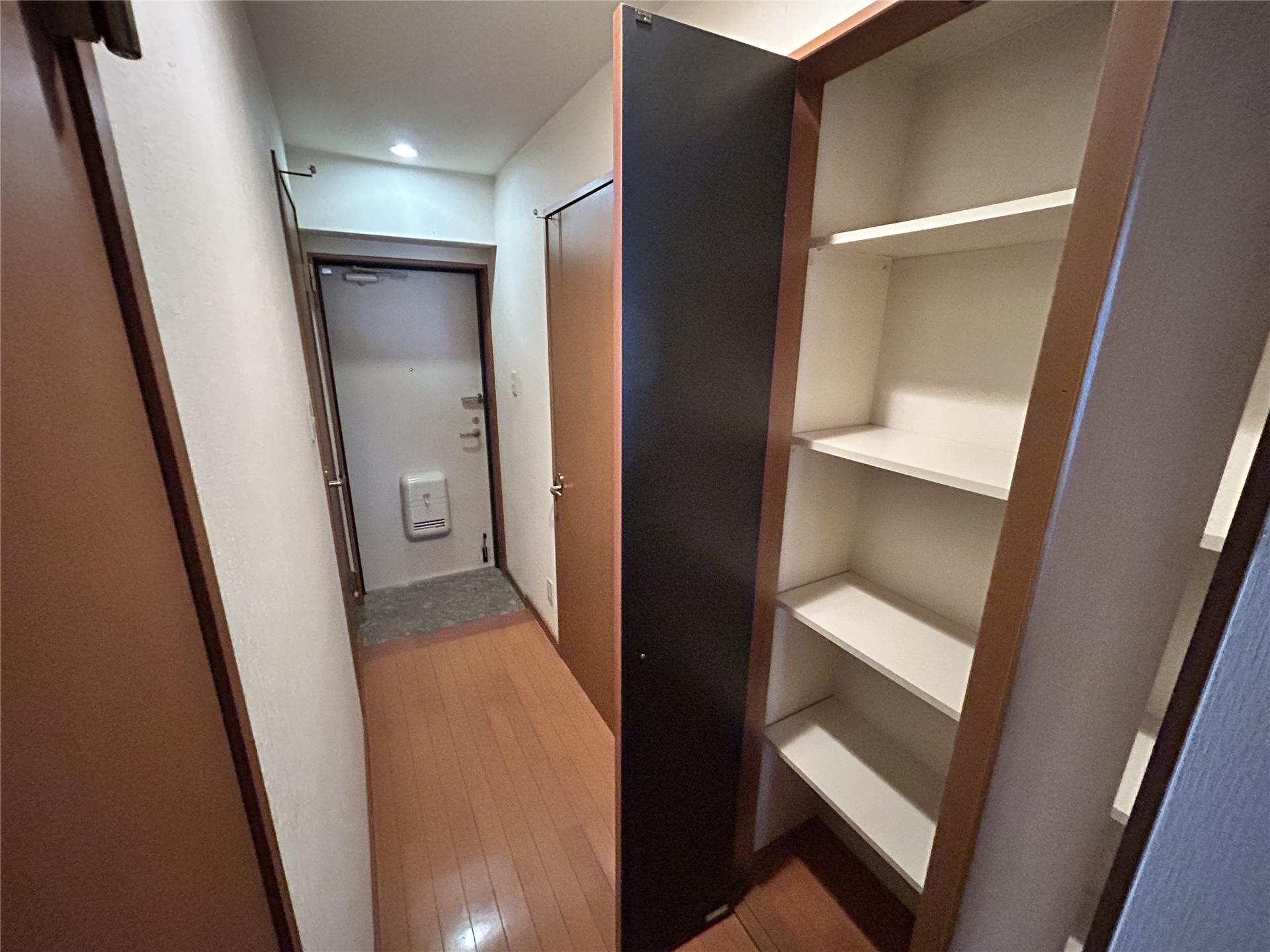収納　廊下にも収納が付いています