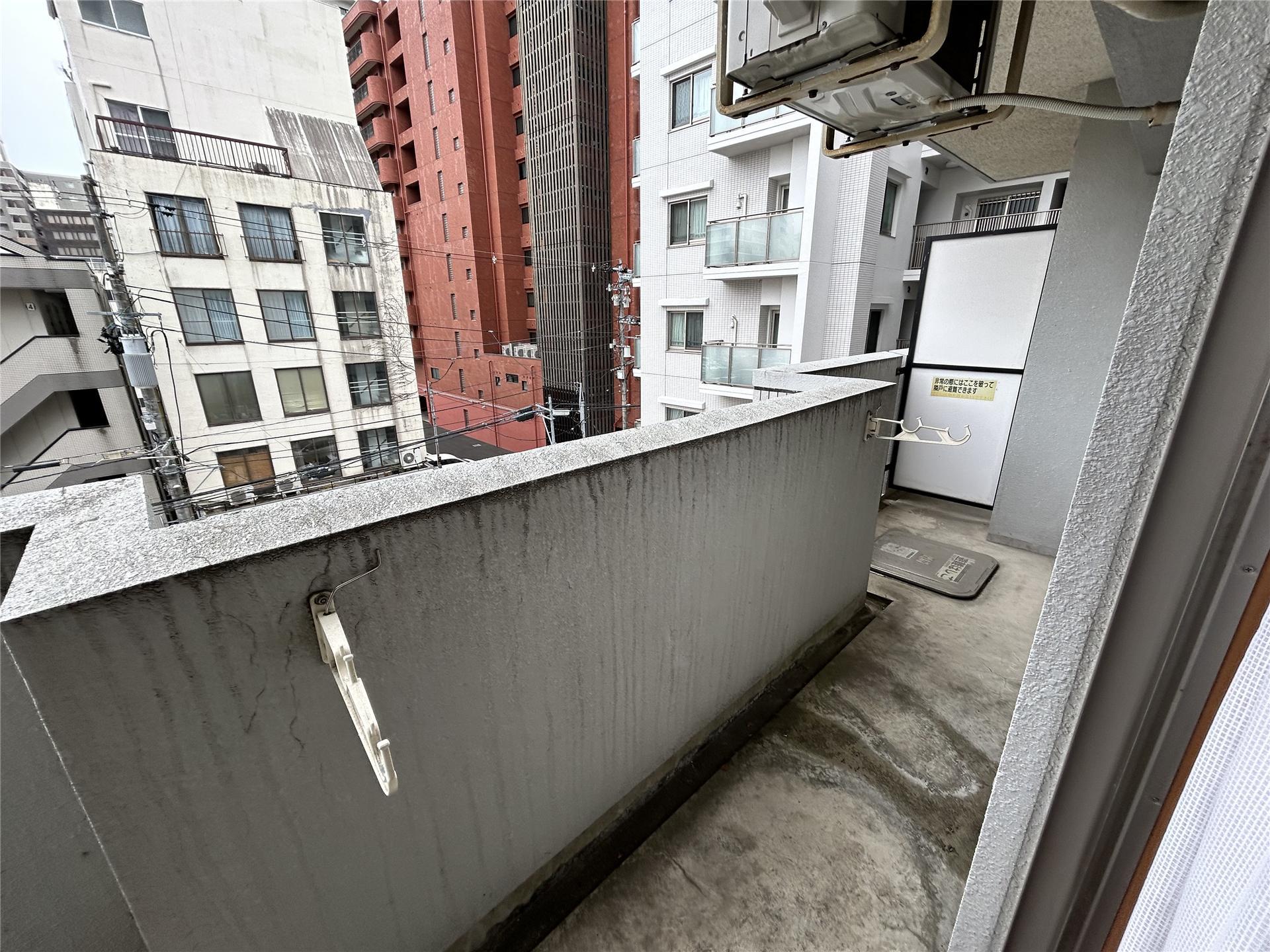 バルコニー　物干し竿を設置出来るベランダです