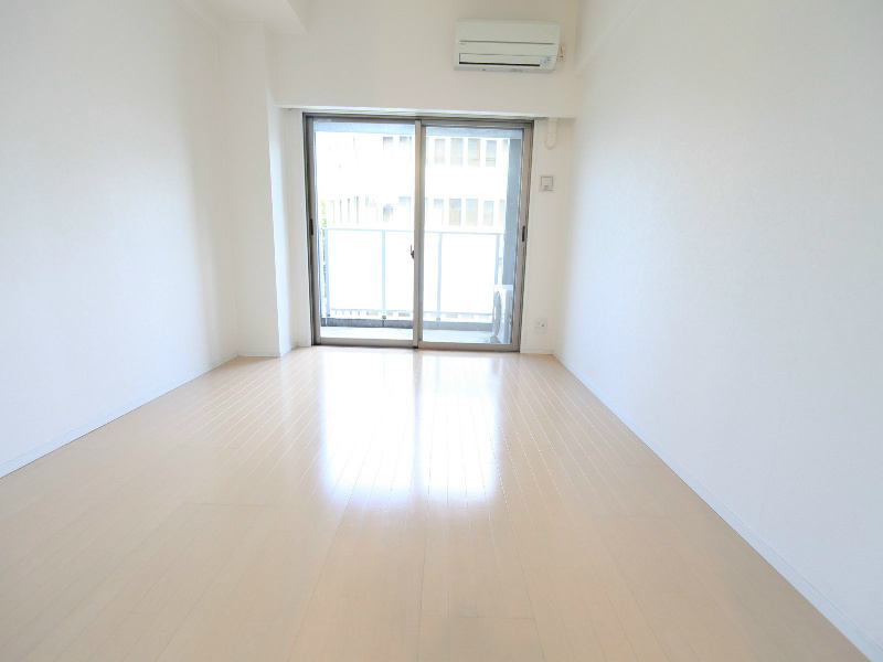 バルコニー　洋室9帖　クローゼット（収納充実してます）