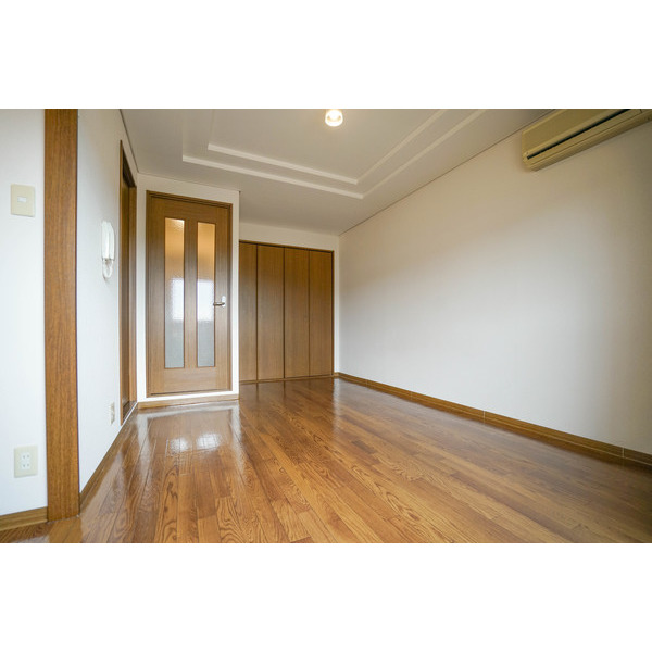 居室・リビング　同じ建物の別のお部屋