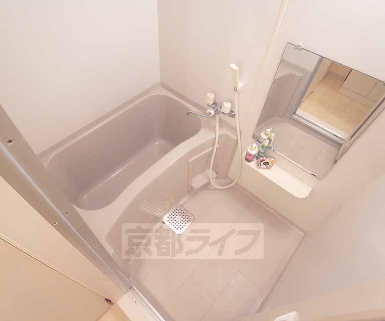 バス・シャワールーム　清潔感のある水周りです。