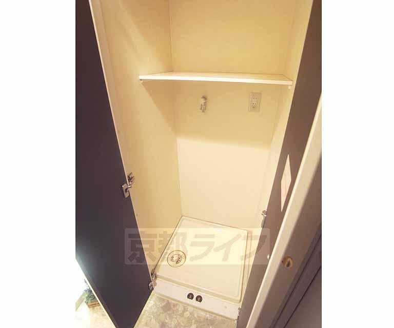 その他設備　玄関横に室内洗濯機設置可能です。