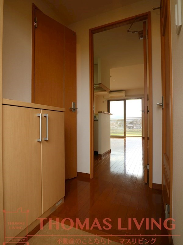 玄関　写真は別号室です。