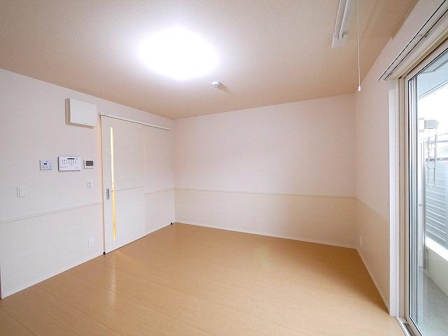 その他部屋・スペース　広くて明るい寝室