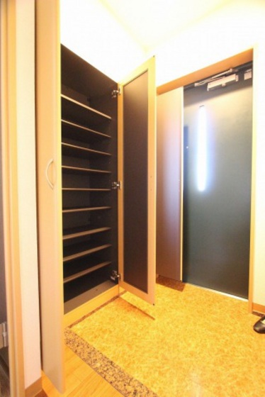 玄関　※別部屋の写真です