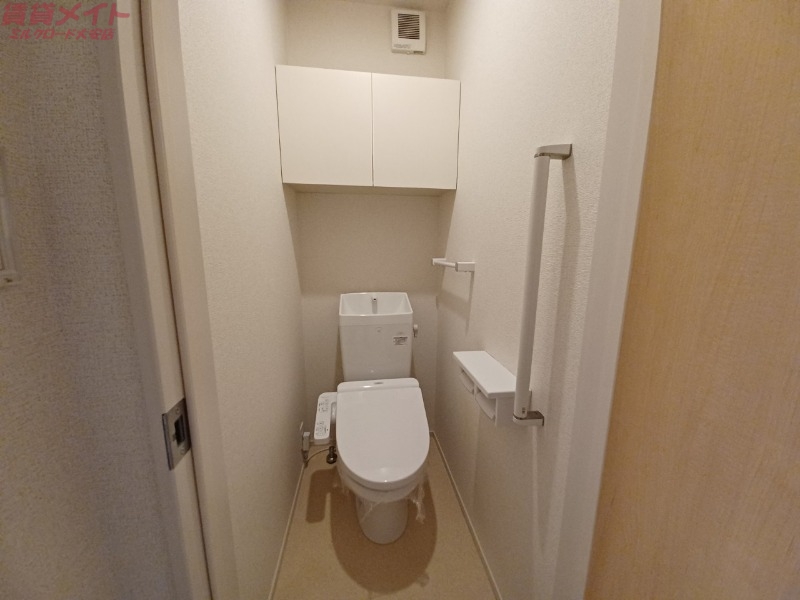 トイレ　同物件別室反転タイプ画像