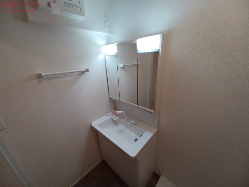 洗面設備　同物件別室反転タイプ画像