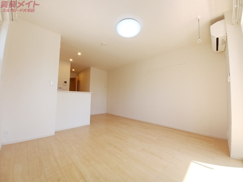 居室・リビング　同物件別室反転タイプ画像