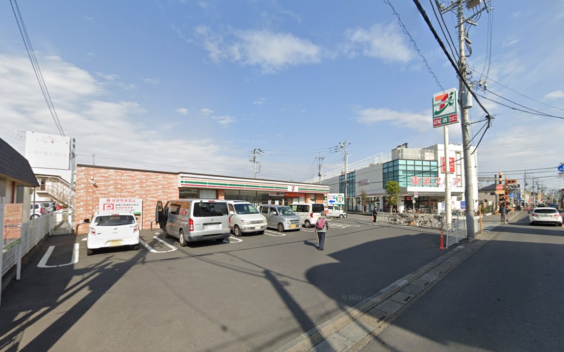 コンビニ　セブンイレブン豊春駅前店（コンビニ）まで499m