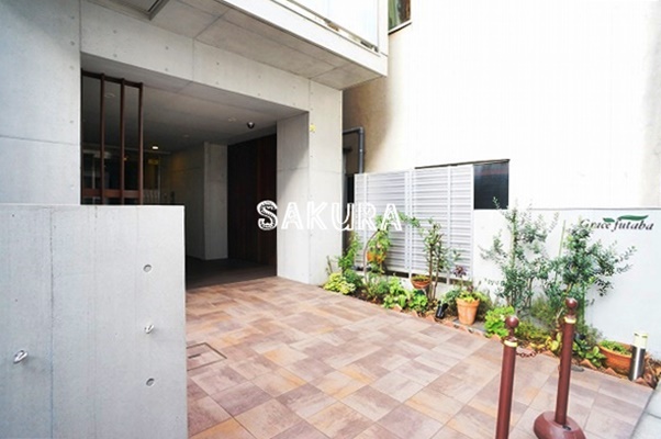 エントランス　管理の行き届いたエントランスです♪