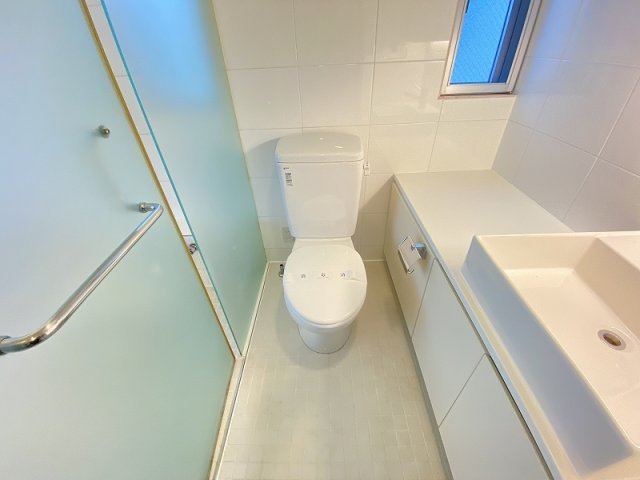 トイレ　落ち着いた色調のトイレです♪