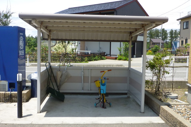 その他共有部分　屋根つきの駐輪場で大事な自転車も安心です