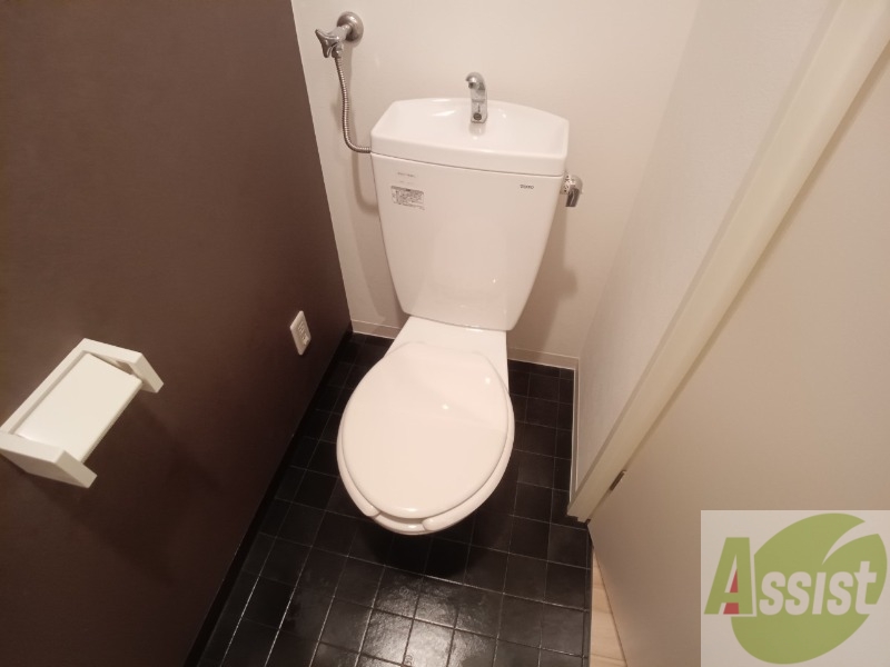 トイレ　こちらはトイレです。清潔感があり、安心して使用できます。