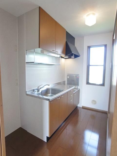 キッチン　♪キッチンルームにも小窓がついています♪