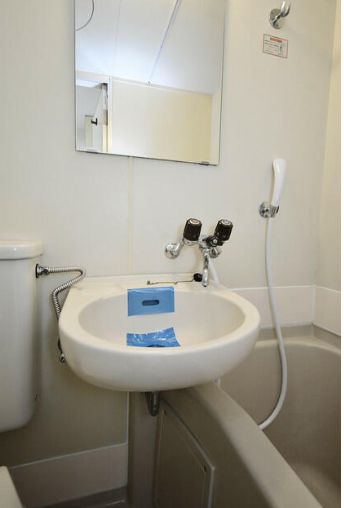 洗面設備　(同一仕様写真)