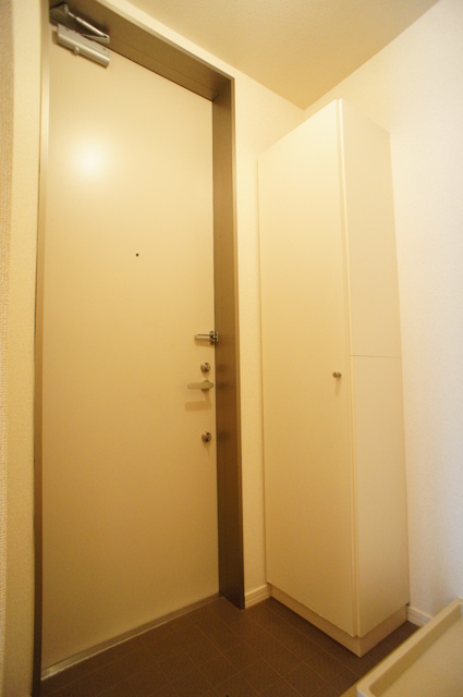 玄関　下駄箱がついているので、片付いた玄関をキープできます！